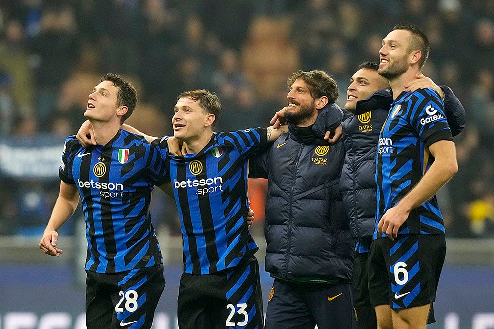 UEFA Champions League soccer Inter Milan and Arsenal football match photos