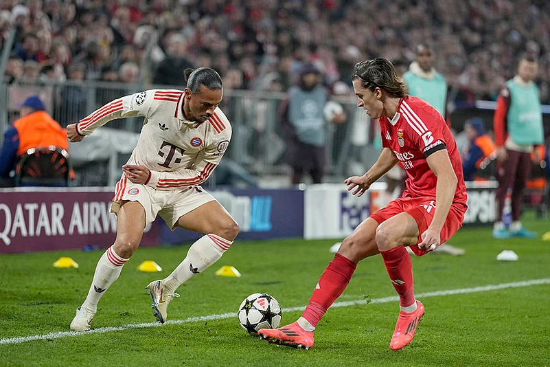 UEFA Champions League soccer Bayern Munich and SL Benfica football match_Alvaro Carreras