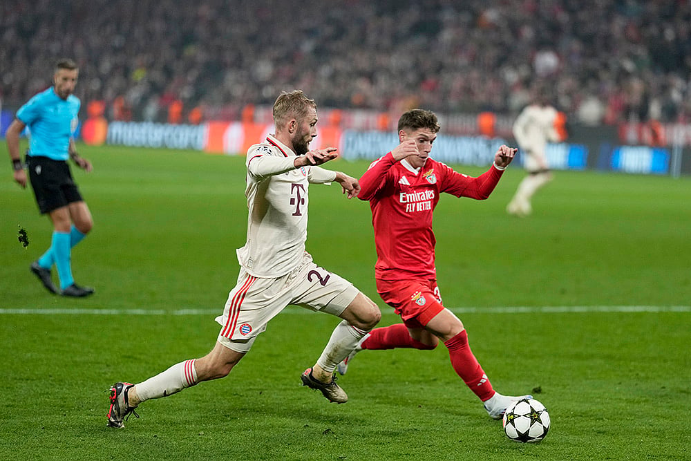 | Photo: AP/Matthias Schrader : UEFA Champions League: Bayern's Konrad Laimer vies for the ball with Benfica's Benjamin Rollheiser