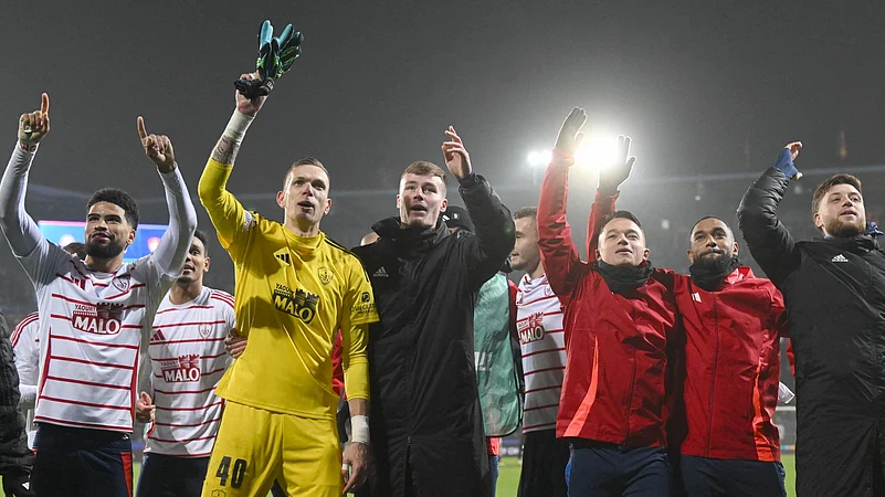 Brest-Players-Celebrating-Victory