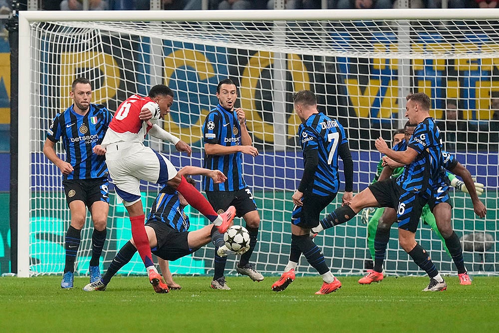 UEFA Champions League soccer Inter Milan and Arsenal football match_Gabriel