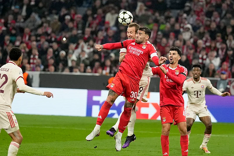 UEFA Champions League soccer Bayern Munich and SL Benfica football match_ Nicolas Otamendi