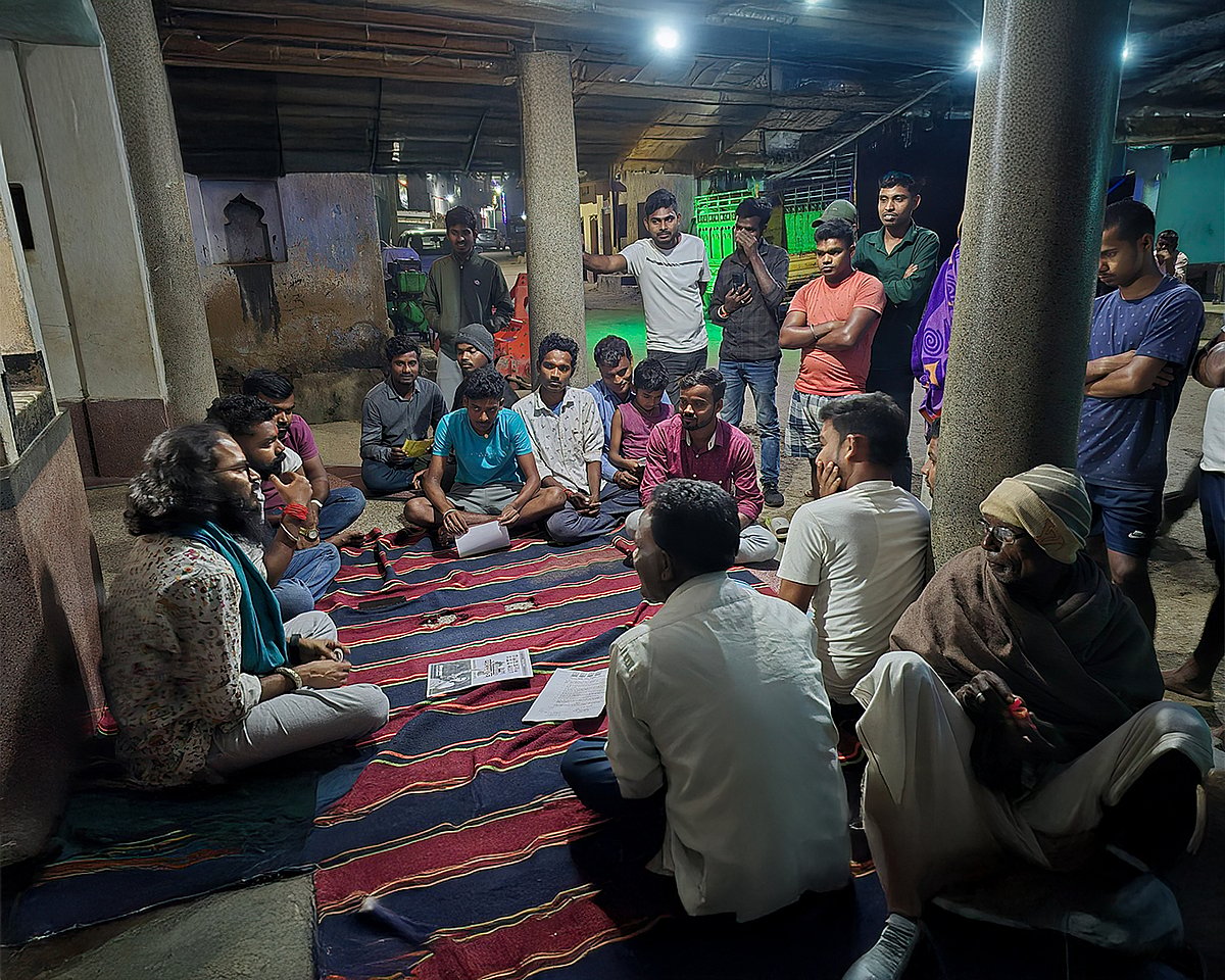 Tirth Nath Akash adressing a meeting 