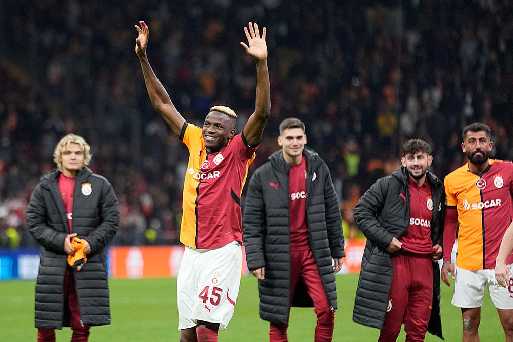 | Photo: AP/Khalil Hamra : Europa League: Galatasaray's Victor Osimhen celebrates at the end of the match against Tottenham