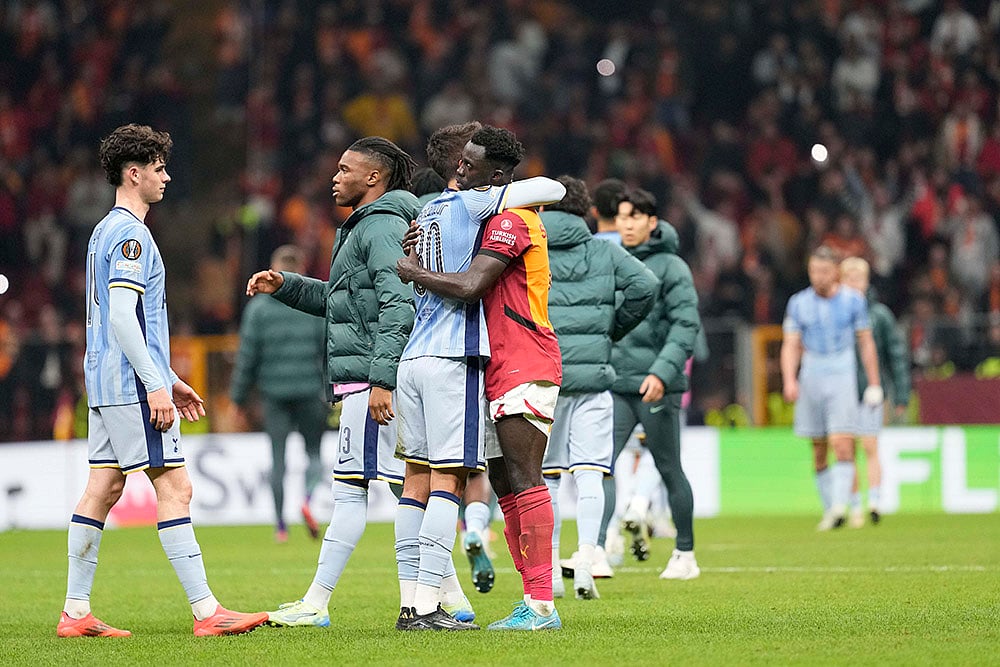 UEFA Europa League Galatasaray and Tottenham Hotspur football match photo_Rodrigo Bentancur