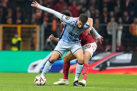 Europa League: Tottenham's Rodrigo Bentancur challenges for the ball with Galatasaray's Gabriel Sara 