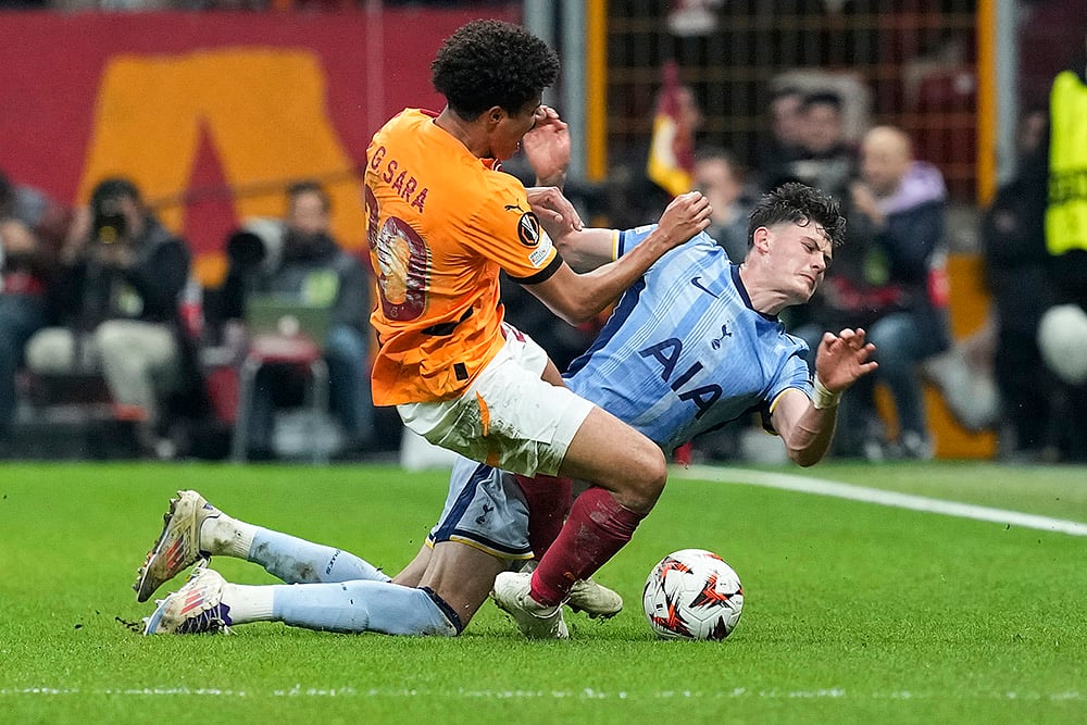 UEFA Europa League Galatasaray and Tottenham Hotspur football match photo_Will Lankshear