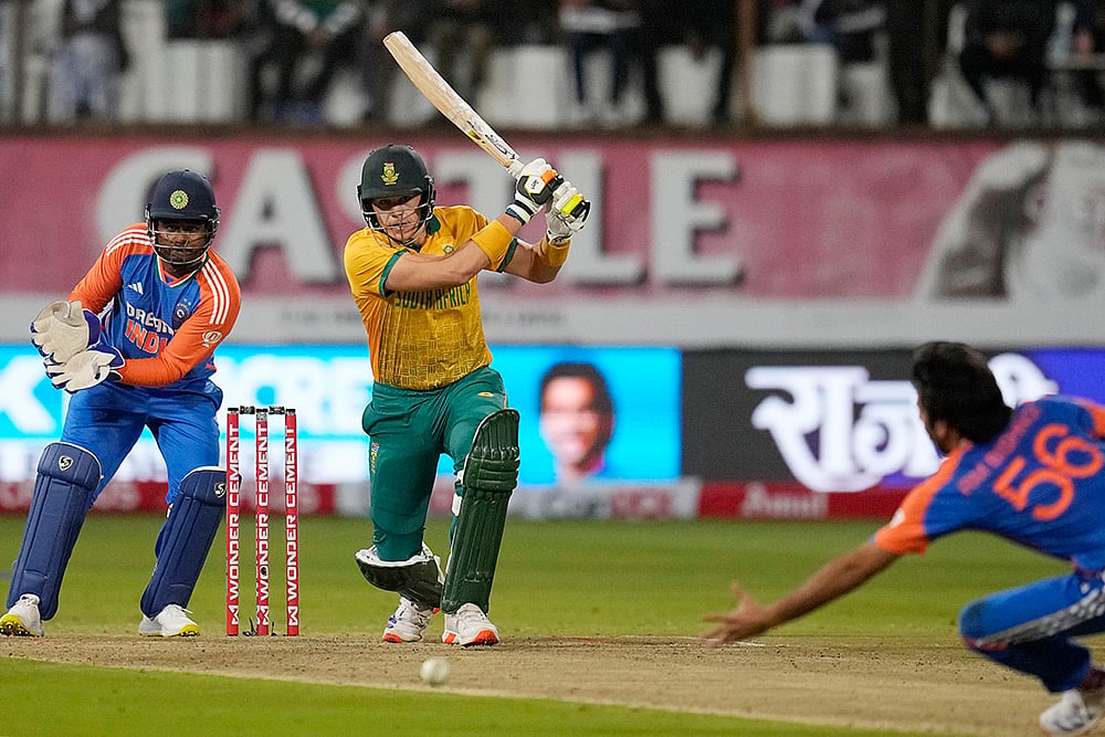 South Africa vs India 1st T20 Cricket at Kingsmead stadium in Durban photos_Gerald Coetzee