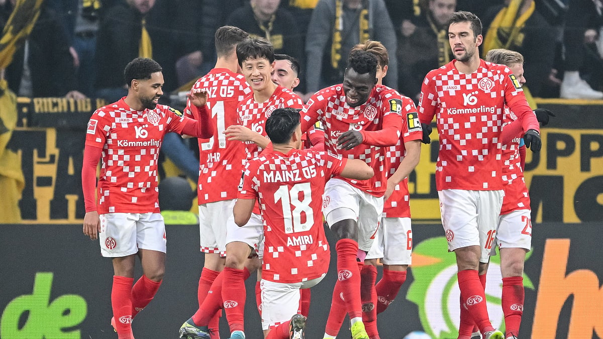 Mainz celebrate their goal against Borussia Dortmund