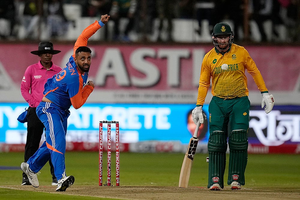 South Africa vs India 1st T20 Cricket at Kingsmead stadium in Durban photos_ Varun Chakravarthy