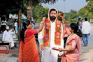 | Photo: Suresh K. Pandey : Cut-out for Shinde: Women from Shilapur near Nashik with a cut-out of Eknath Shinde on November 4, 2024
