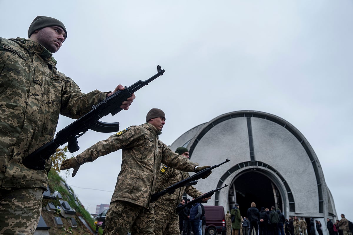 EVGENIY MALOLETKA/AP : Russia Ukraine war
