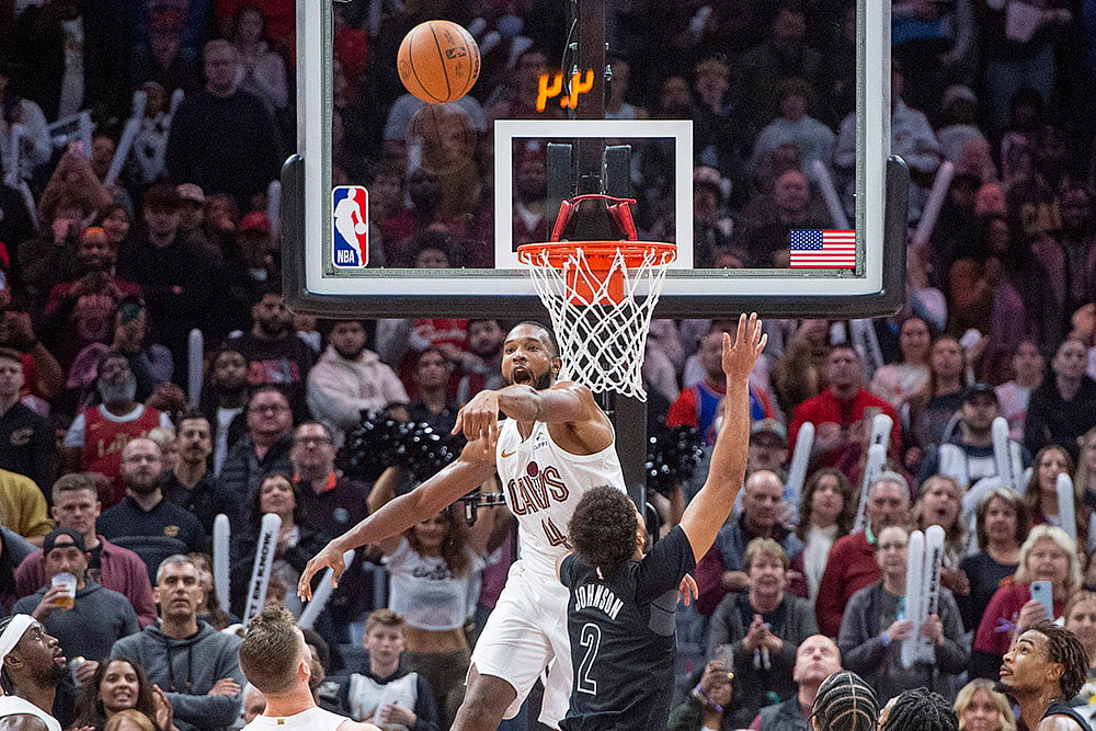 | Photo: AP/Phil Long : NBA: Cleveland Cavaliers' Evan Mobley (4) deflects a shot by Brooklyn Nets' Cameron Johnson