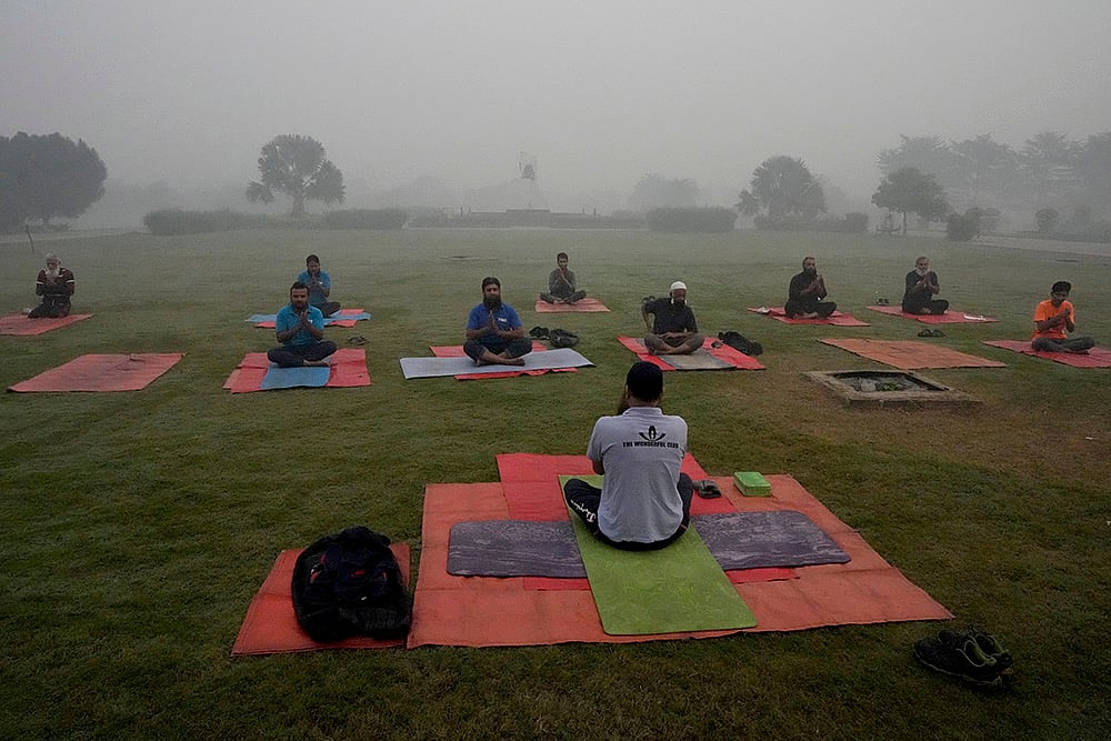 Pakistan air pollution Smog weather_yoga class