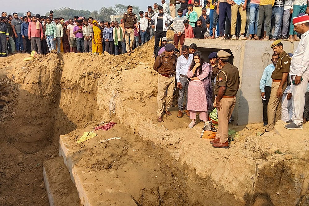 Soil mound collapses in UPs Kasganj