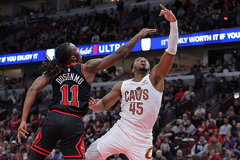 NBA Cavaliers vs Bulls: Cavaliers guard Donovan Mitchell drives to the basket for a layup against Bulls guard Ayo Dosunmu 