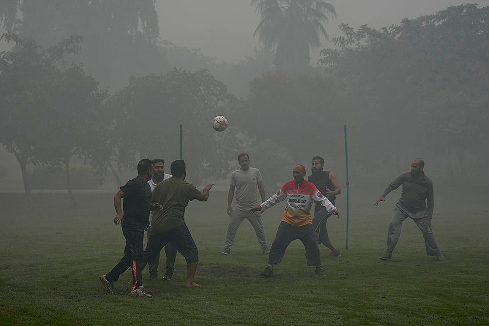 Pakistan air pollution Smog weather_smog envelops lahore