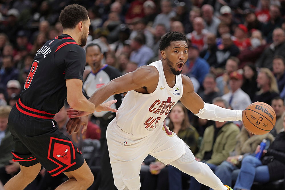 NBA Cleveland Cavaliers vs Chicago Bulls Baseketball match photos_Donovan Mitchell 