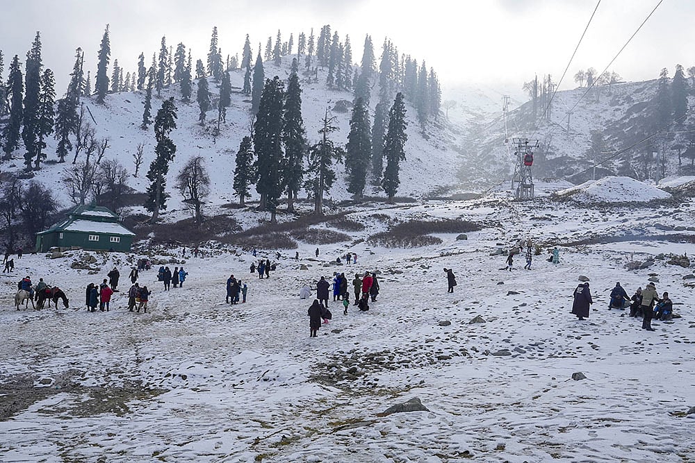 Snowfall in Gulmarg