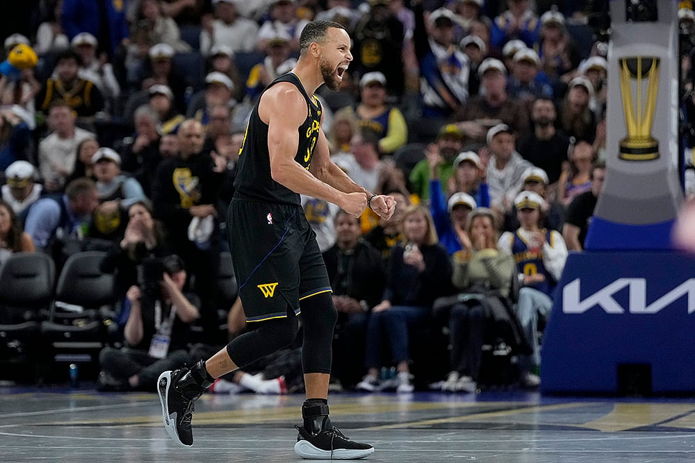 | Photo: AP/Jeff Chiu : NBA Cup: Warriors guard Stephen Curry celebrates after shooting a 3-point basket