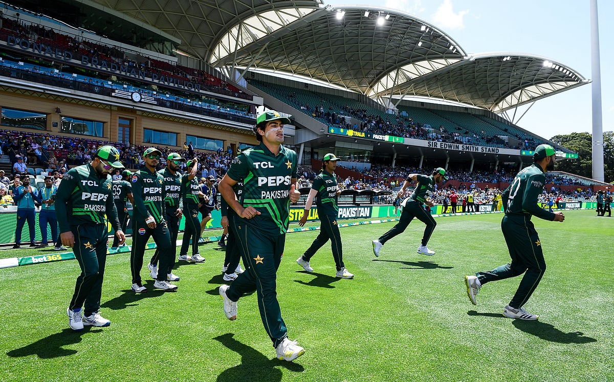 X | Pakistan Cricket  : Pakistan National Cricket Team at Adelaide Oval. 