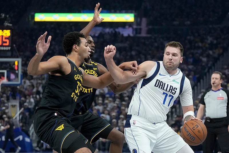 NBA Golden State Warriors vs Dallas Mavericks Basketball match_Luka Doncic