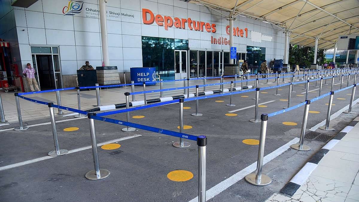 PTI : Mumbai airport gets bomb threat 