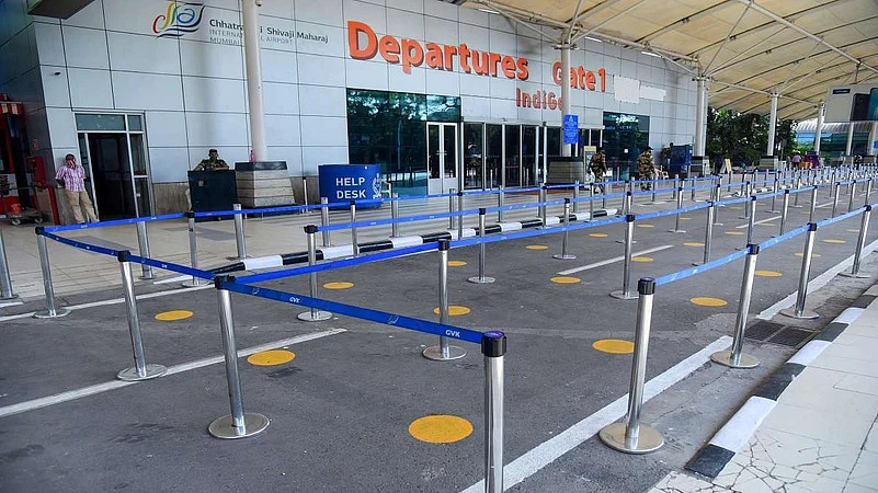 Mumbai airport bomb threat Azerbaijan