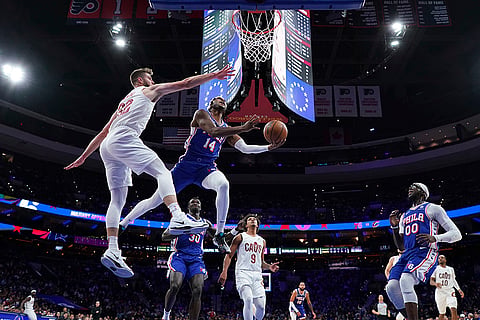 NBA: 76ers' Ricky Council IV (14) goes up for a shot against Cavaliers' Dean Wade (32) 