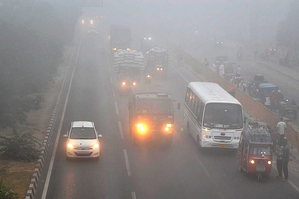 Air pollution in North India, smoggy weather_Dense fog in Mathura