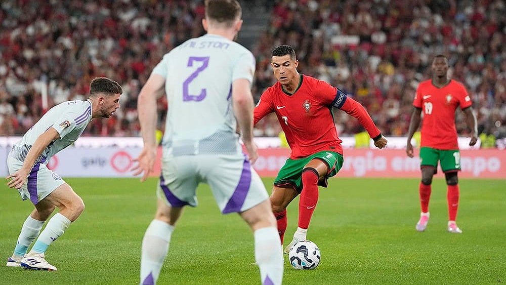 | Photo: AP/Armando Franca : 2024–25 UEFA Nations League, Portugal vs Scotland: Portugal's Cristiano Ronaldo, centre right, controls the ball