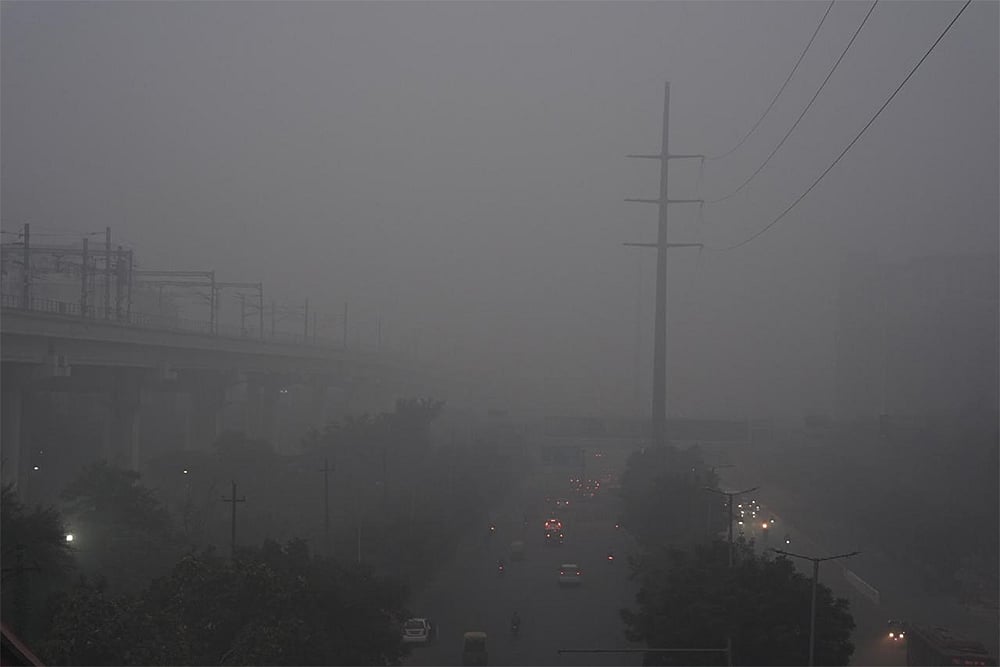 Air pollution in North India, smoggy weather_fog in Delhi