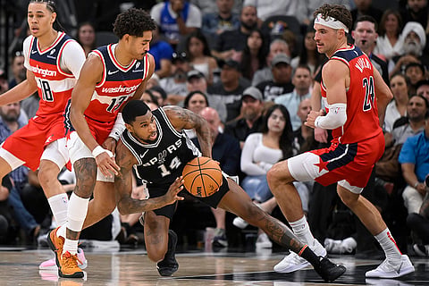 NBA: Spurs' Blake Wesley (14) tangles with Wizards' Jordan Poole (13) and Corey Kispert 