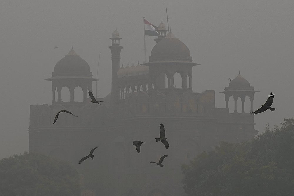 Air pollution in North India, smoggy weather_fog at Red Fort in Delhi