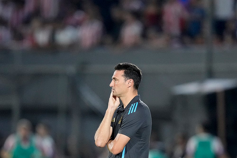 FIFA World Cup 2026 Qualifiers Paraguay vs Argentina soccer match photos_Lionel Scaloni