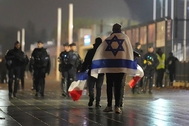 Soccer supporters leave after the Nations League soccer match France against Israel outside the Stade de France stadium, Thursday, Nov. 14, 2024 in Saint-Denis, outside Paris. - (AP Photo/Christophe Ena)