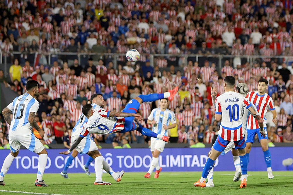 FIFA World Cup 2026 Qualifiers Paraguay vs Argentina soccer match photos_Antonio Sanabria