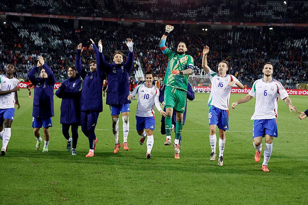 UEFA Nations League soccer: Italy's goalkeeper Gianluigi Donnarumma, center, celebrates after the match - | Photo: AP/Omar Havana