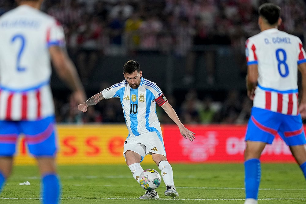 FIFA World Cup 2026 Qualifiers Paraguay vs Argentina soccer match photos_Lionel Messi