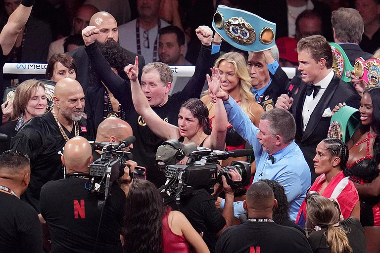 Serrano vs Taylor Boxing: - | Photo: AP/Julio Cortez