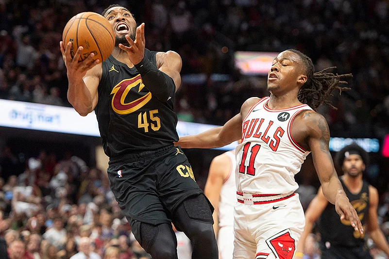 NBA Basketball Chicago Bulls vs Cleveland Cavaliers gallery_Donovan Mitchell