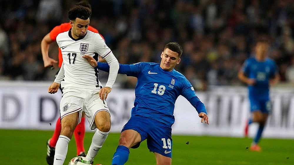 | Photo: AP/Thanassis Stavrakis : UEFA Nations League soccer: Christos Tzolis of Greece, right, challenges England's Curtis Jones 