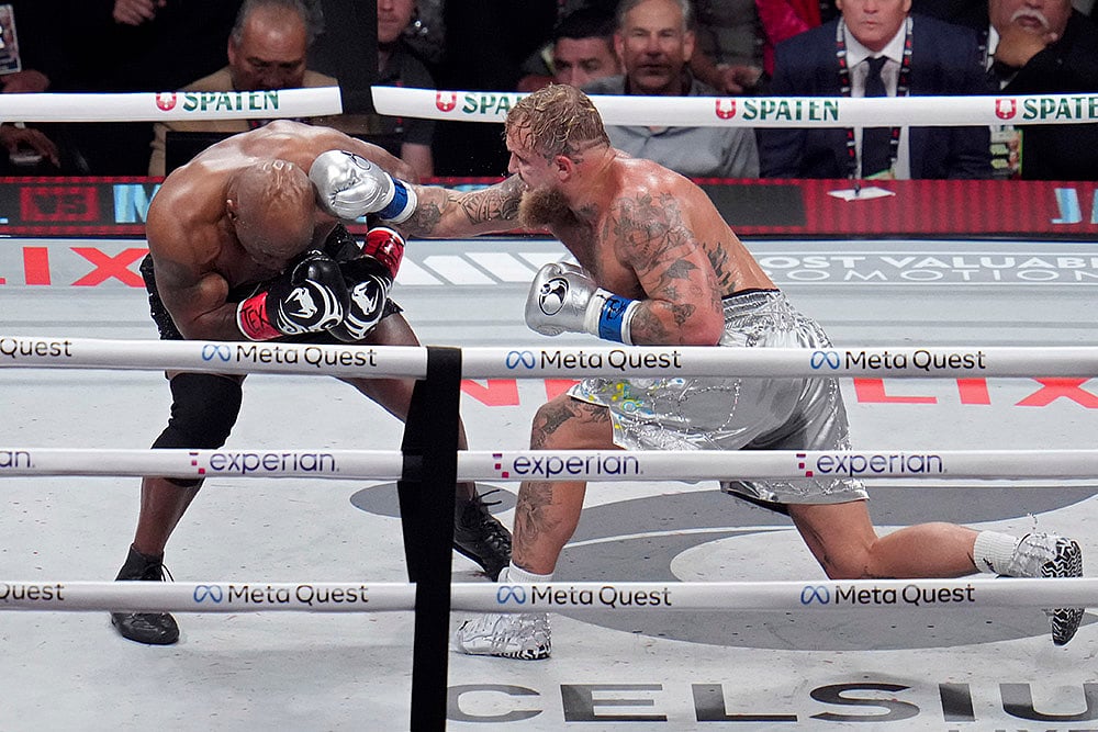 Mike Tyson vs Jake Paul heavyweight boxing match in texas_4
