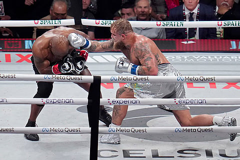 Tyson vs Paul Boxing: Paul hits Tyson