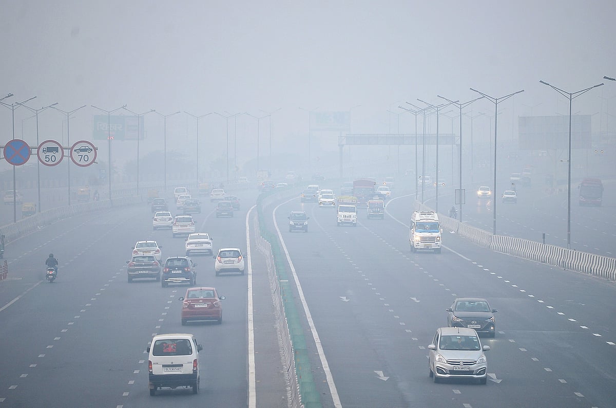 PTI : Smog blankets Delhi as AQI recorded 'severe' category for 5th consecutive day.