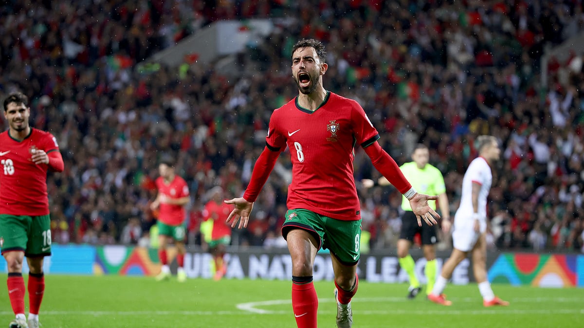 AP Photo/Luis Vieira : Portugal's Bruno Fernandes celebrates after scoring his side's third goal during the UEFA Nations League soccer match between Portugal and Poland at the Dragao stadium in Porto.