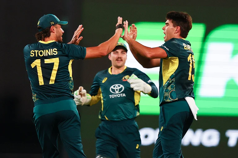 Australia's Xavier Bartlett, right, is congratulated by teammate Marcus Stoinis, left, after dismissing Pakistan's Mohammad Rizwan during the T20 cricket international between Pakistan and Australia at the Gabba in Brisbane, Australia, Thursday, Nov. 14, 2024. - (AP Photo/Tertius Pickard)
