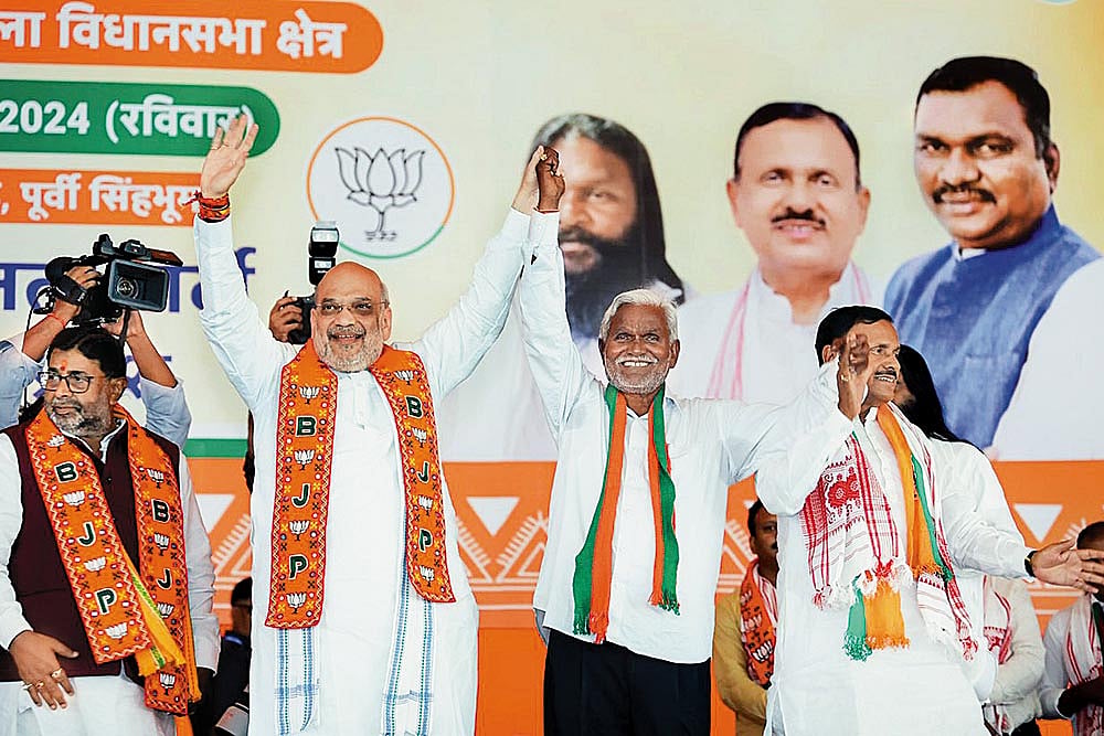 Poll Pitch: Amit Shah and Champai Soren at a rally