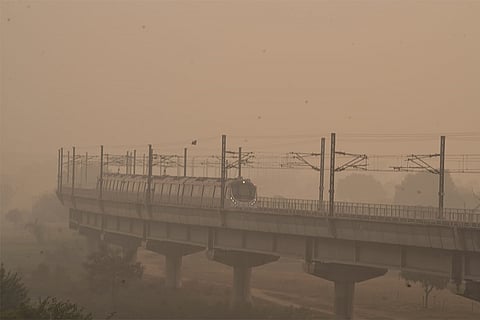 Air Pollution: Delhi metro runs amid low visibility