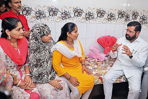 Shinde explaining the Majhi Ladki Bahin Yojana to women voters
